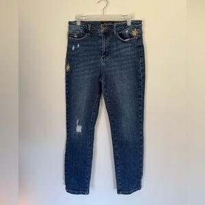 Judy Blue Jeans 9/29 Boyfriend Fit Embrodiered Floral Distressed High Rise Denim